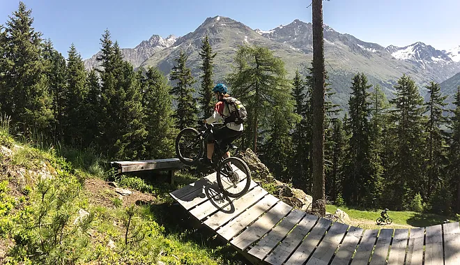 Mountainbike Bikepark Tour: Teäre - Zahe Line