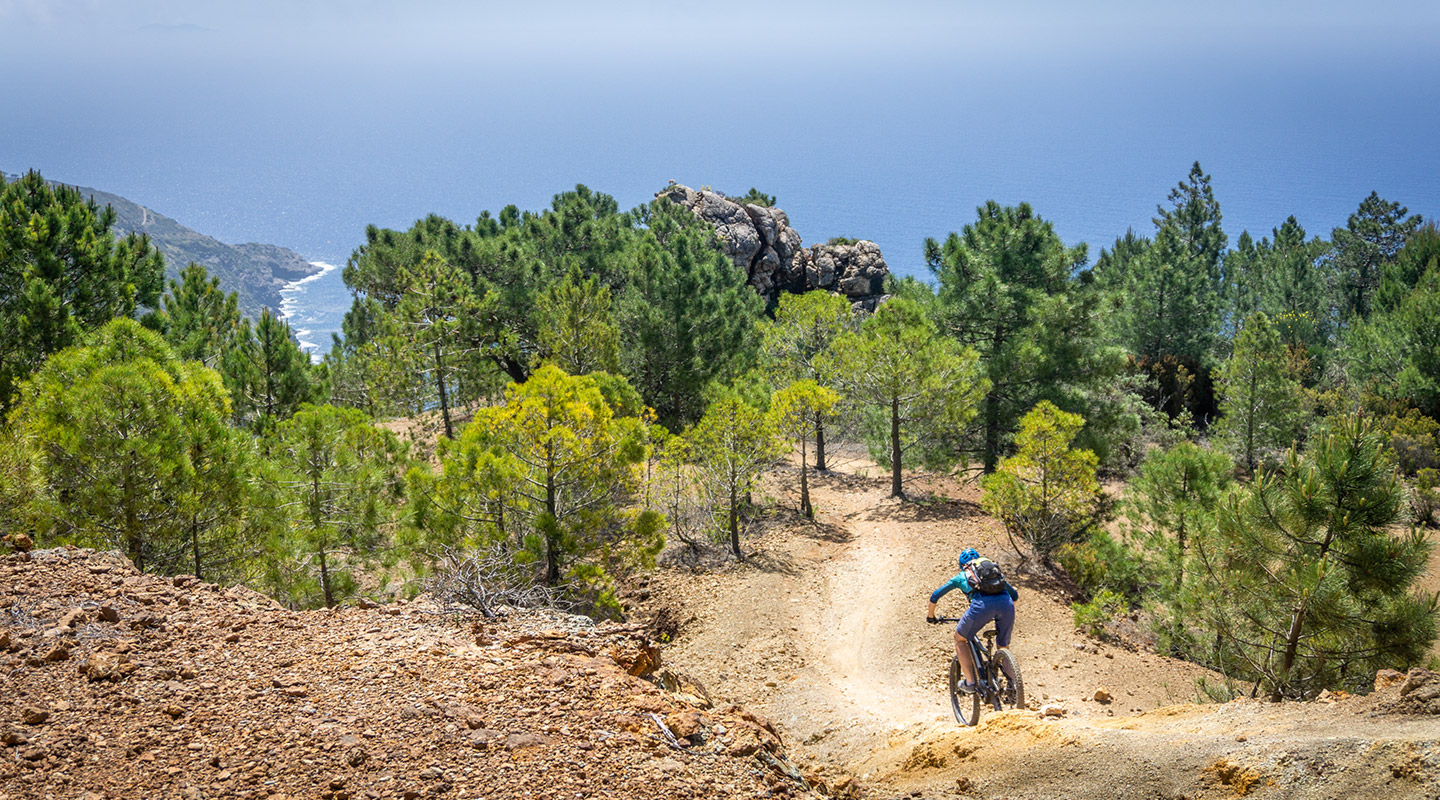 Spiagga Naregno Trail