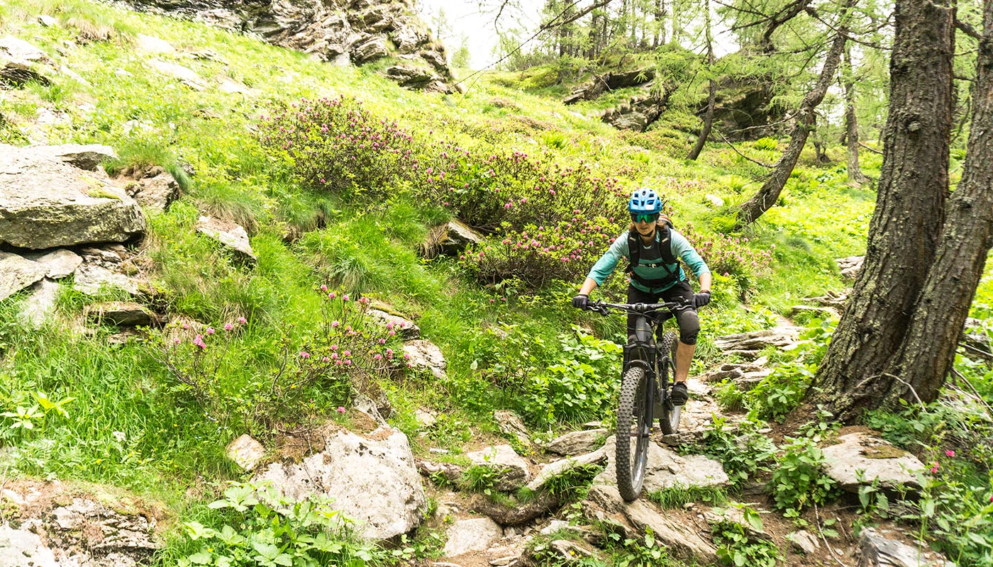 Bei Trockenheit perfekt zu fahren Steil und technisch in die Cavaglia Schlucht
